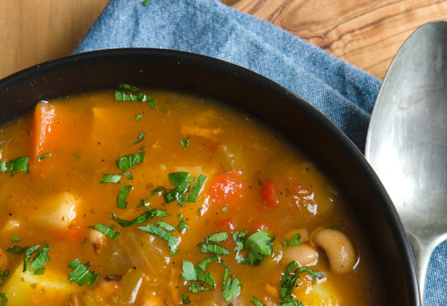 Zuppa di fagioli, carote e curcuma